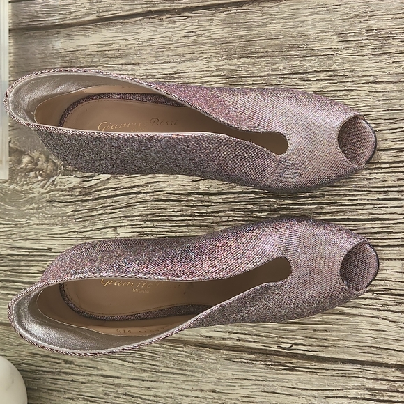 Gianvito Rossi Vamp Pump - Picture 5 of 11